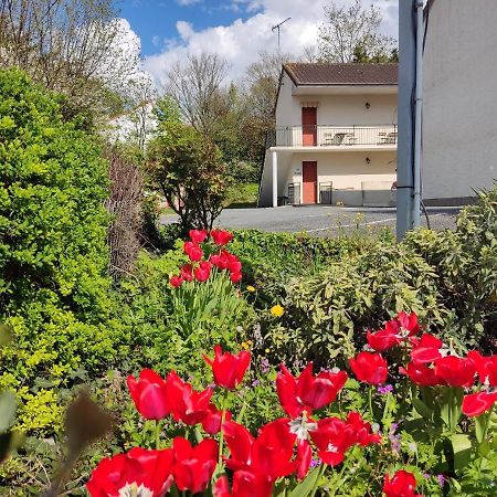 Hotel Montespan Lussac-les-Châteaux Exteriör bild