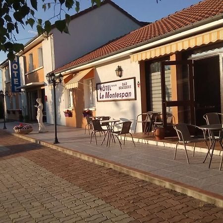 Hotel Montespan Lussac-les-Châteaux Exteriör bild