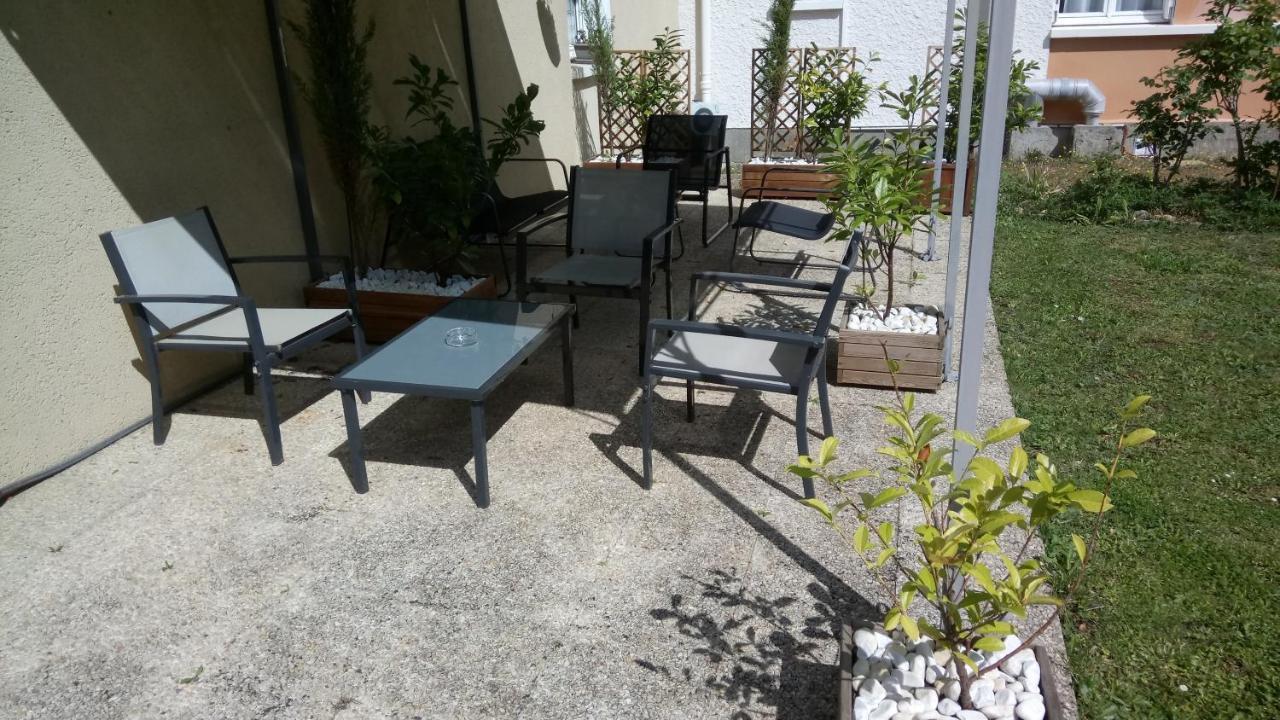 Hotel Montespan Lussac-les-Châteaux Exteriör bild