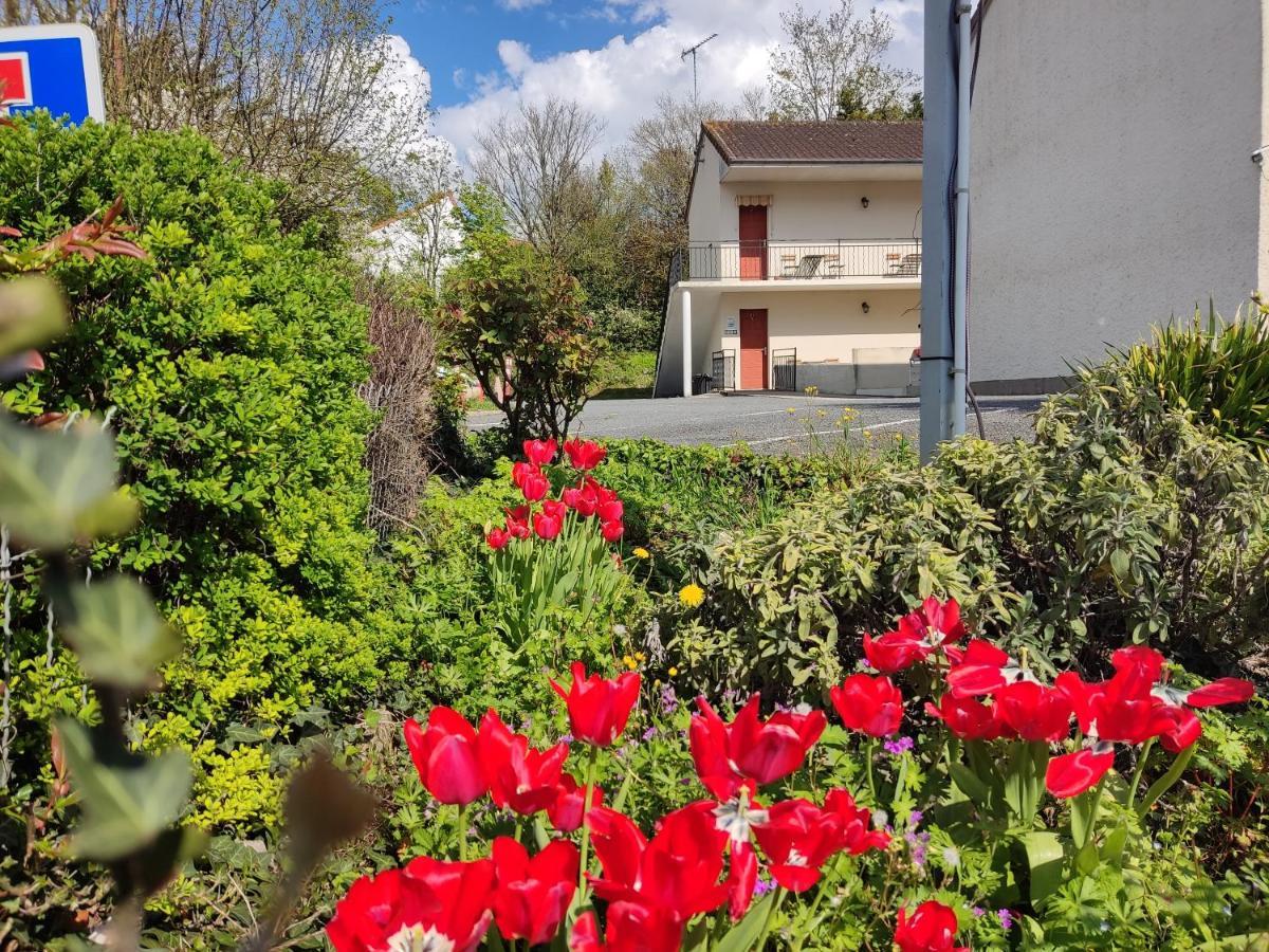Hotel Montespan Lussac-les-Châteaux Exteriör bild