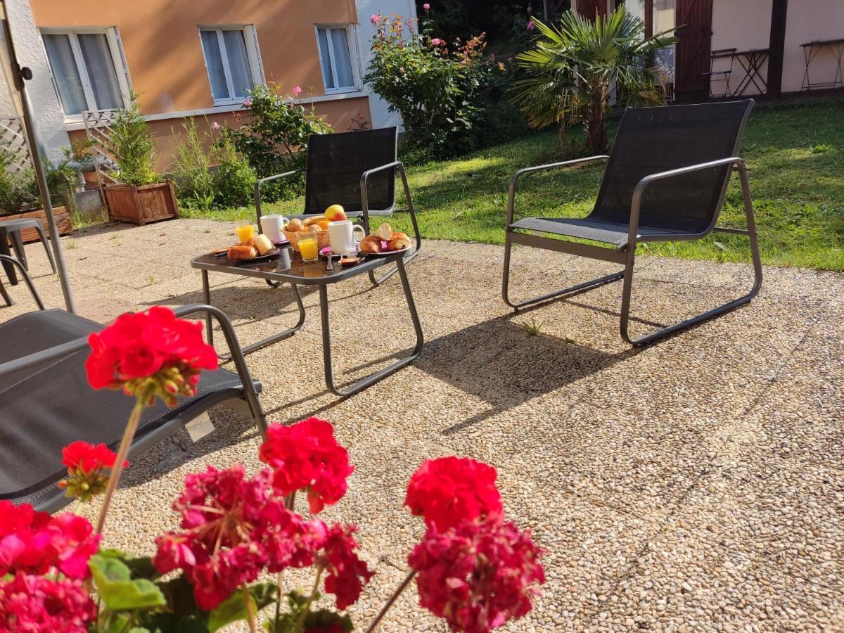 Hotel Montespan Lussac-les-Châteaux Exteriör bild