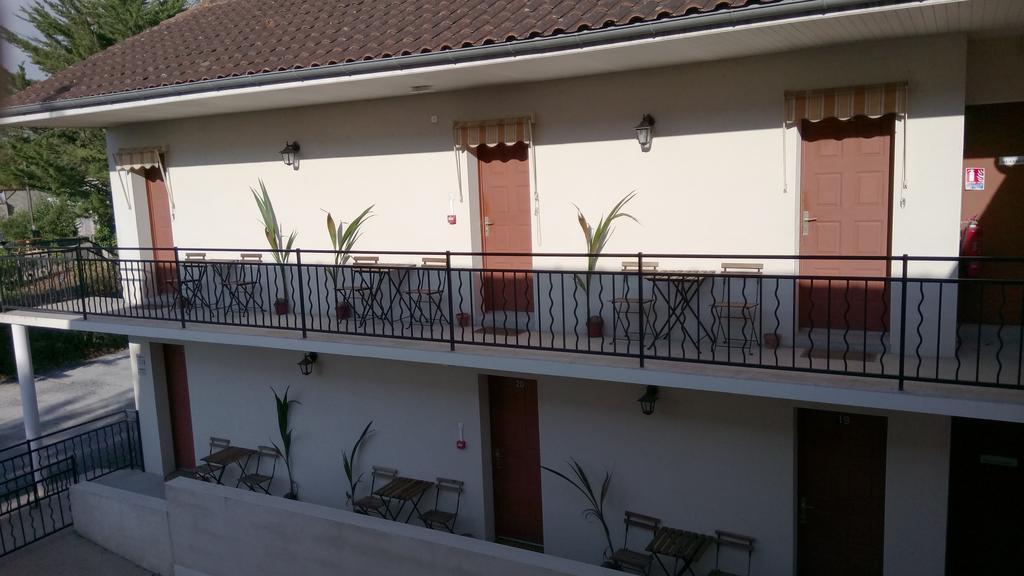 Hotel Montespan Lussac-les-Châteaux Exteriör bild