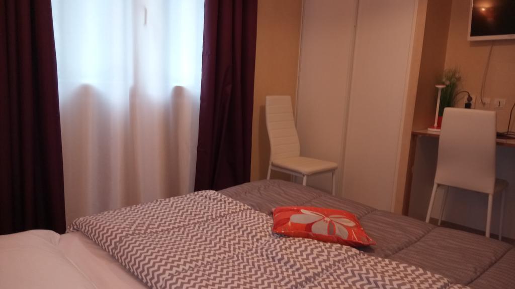 Hotel Montespan Lussac-les-Châteaux Exteriör bild
