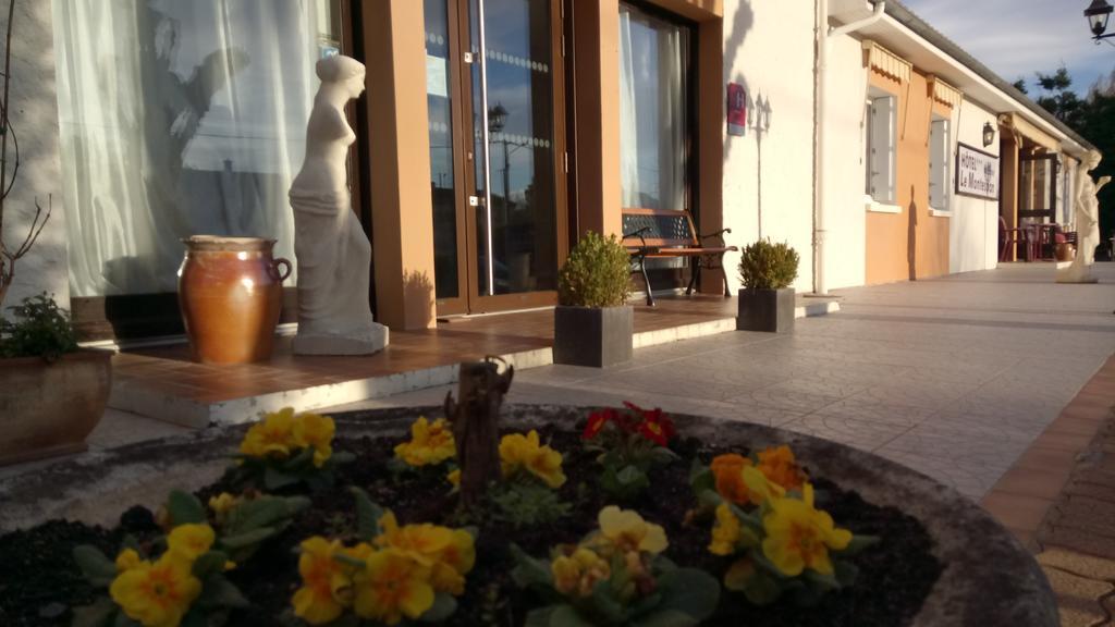Hotel Montespan Lussac-les-Châteaux Exteriör bild