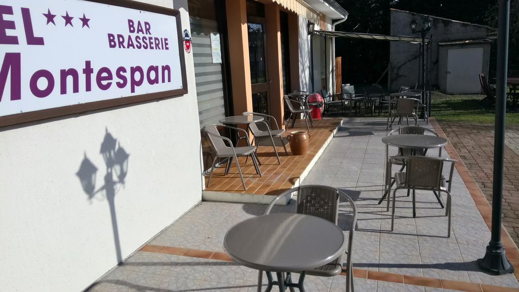 Hotel Montespan Lussac-les-Châteaux Exteriör bild