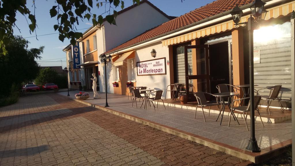 Hotel Montespan Lussac-les-Châteaux Exteriör bild