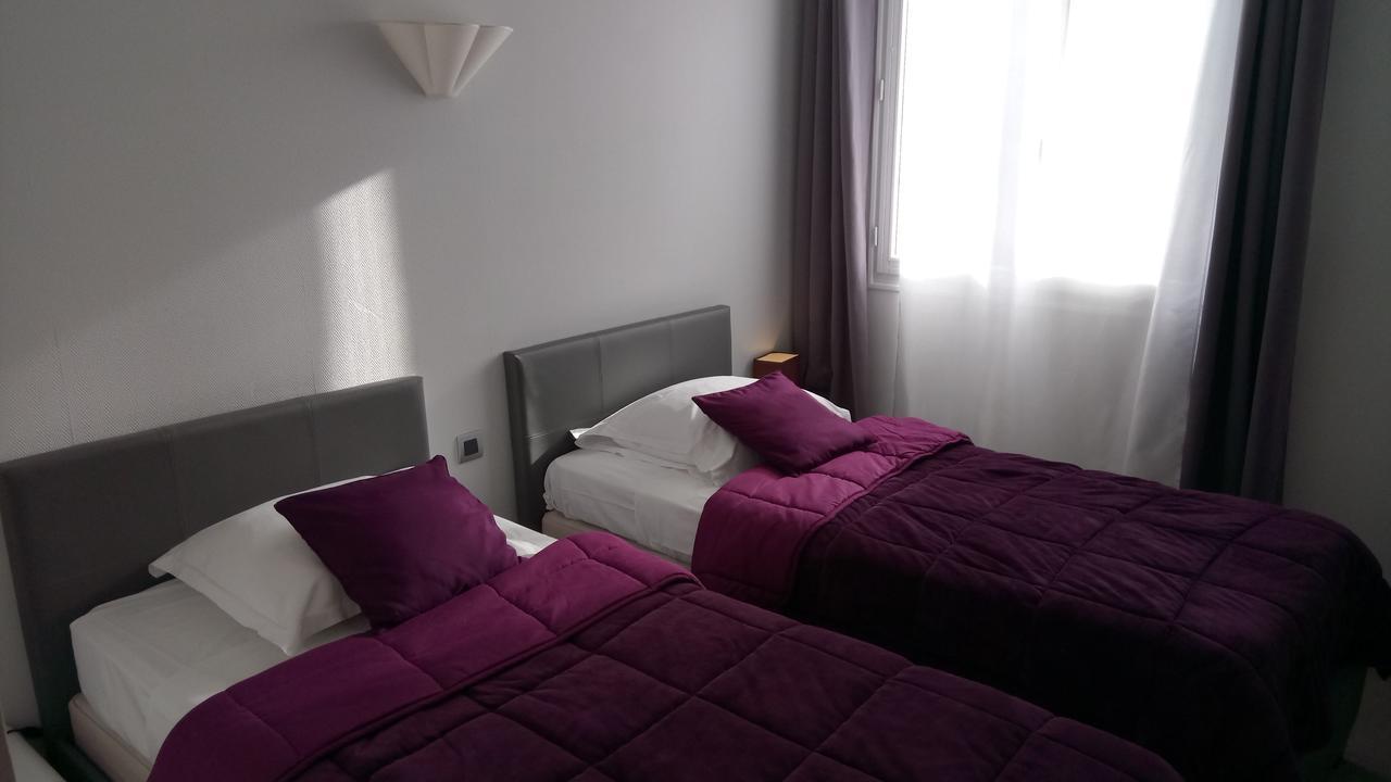 Hotel Montespan Lussac-les-Châteaux Exteriör bild