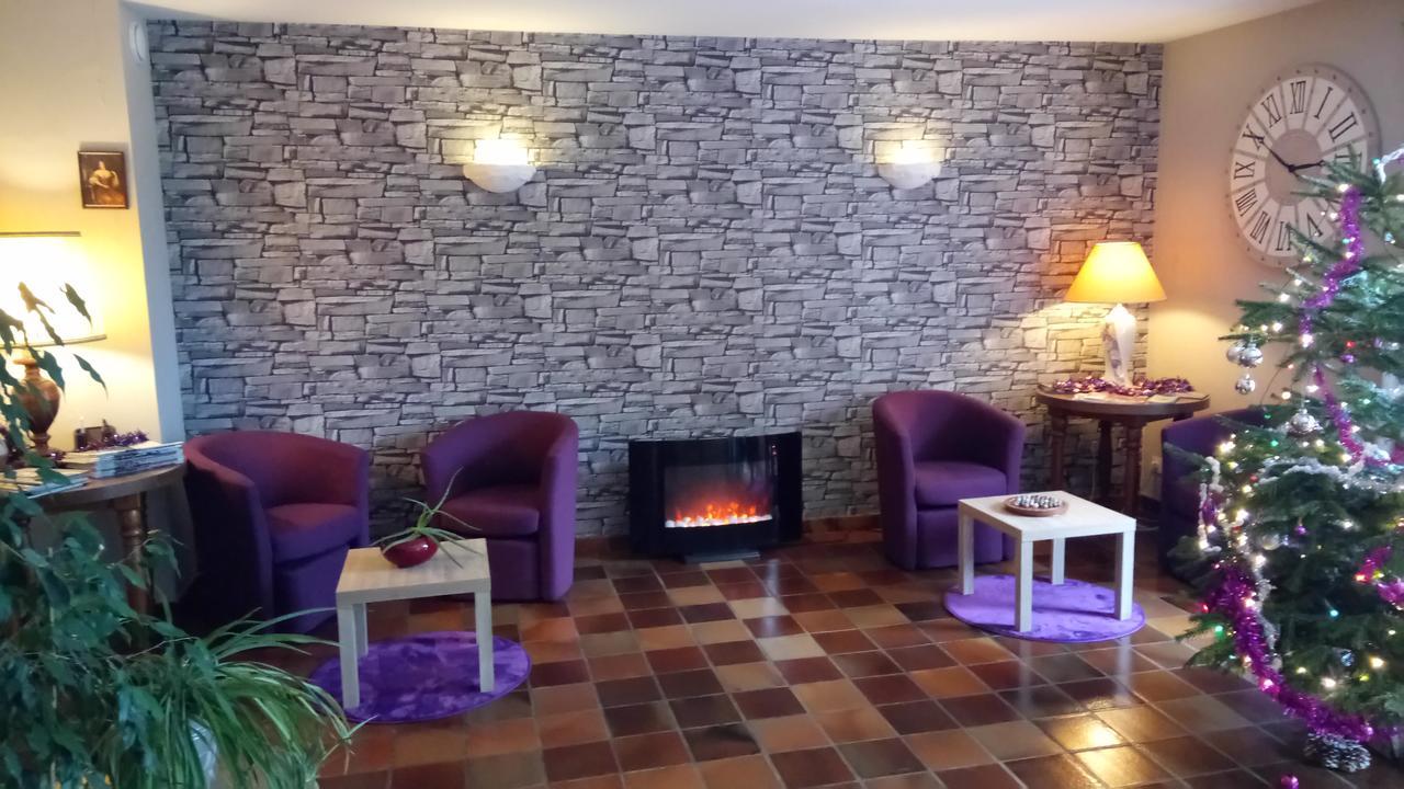 Hotel Montespan Lussac-les-Châteaux Exteriör bild